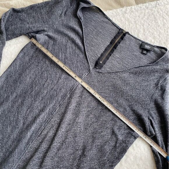 Grey V-Neck Long Sleeve Sweater with Back Zipper Detail Size Large - Picture 5 of 7